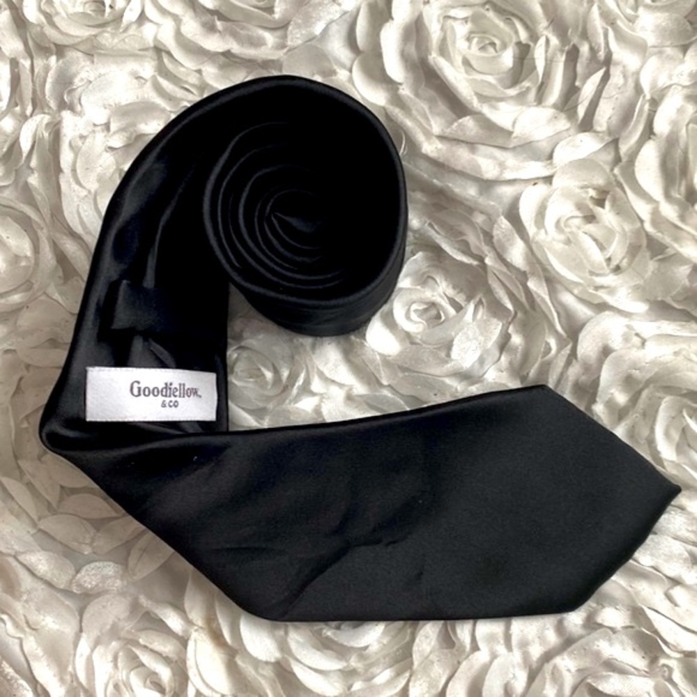 3/$30 New Goodfellow mens black tie